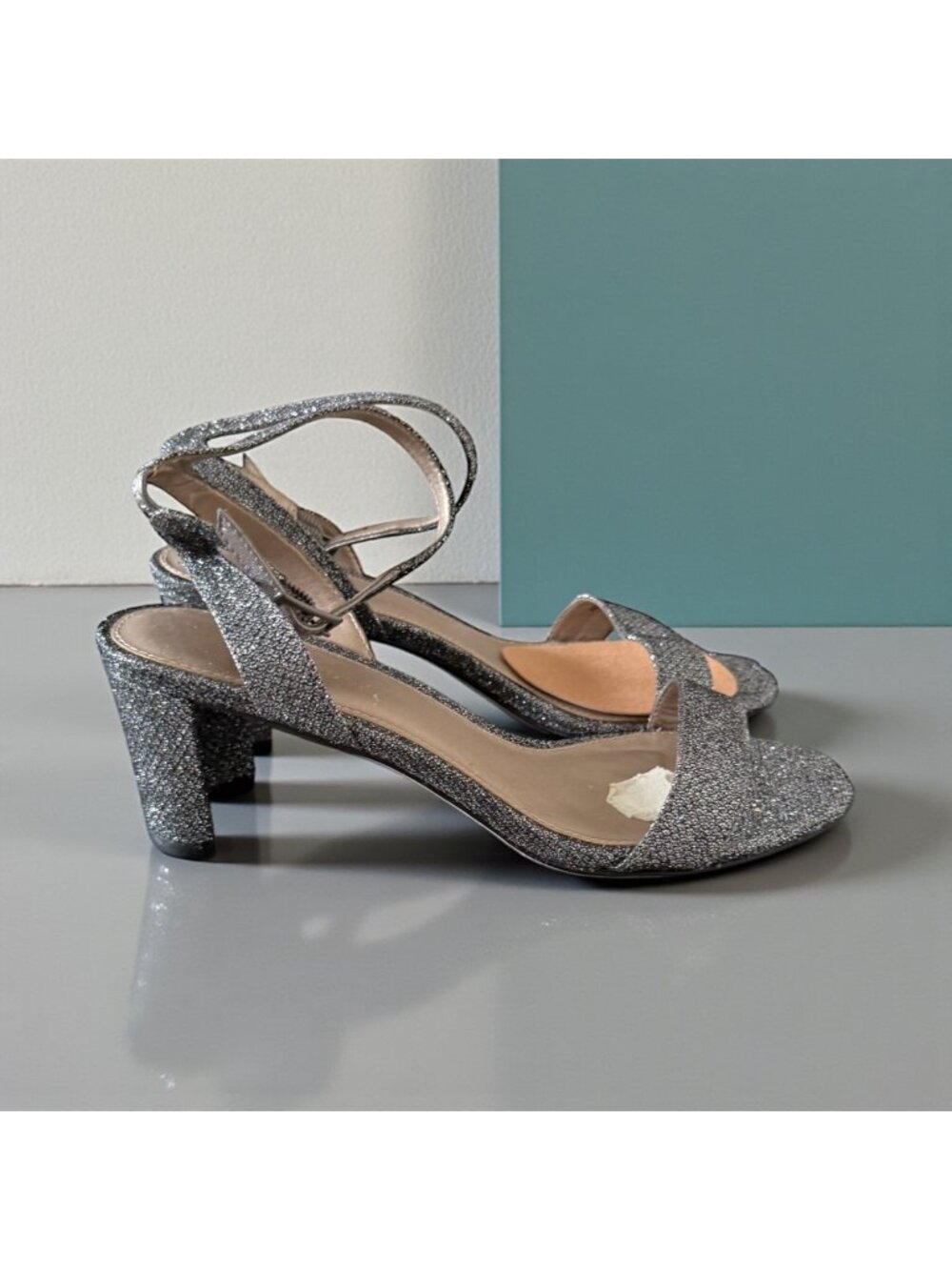 PELLE MODA Pewter Metallic Kitten Heels Sandals Size 6.5